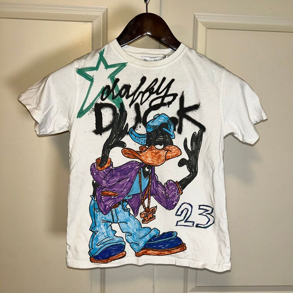 🟢 Vintage-Style Daffy Duck Graphic Tee – Kids Size 8 – Zara x Looney Tunes